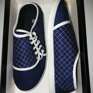 *NEW* Women's Size 8 Sneakers